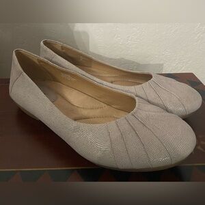 Earth comfort flats beige nude leather size 9